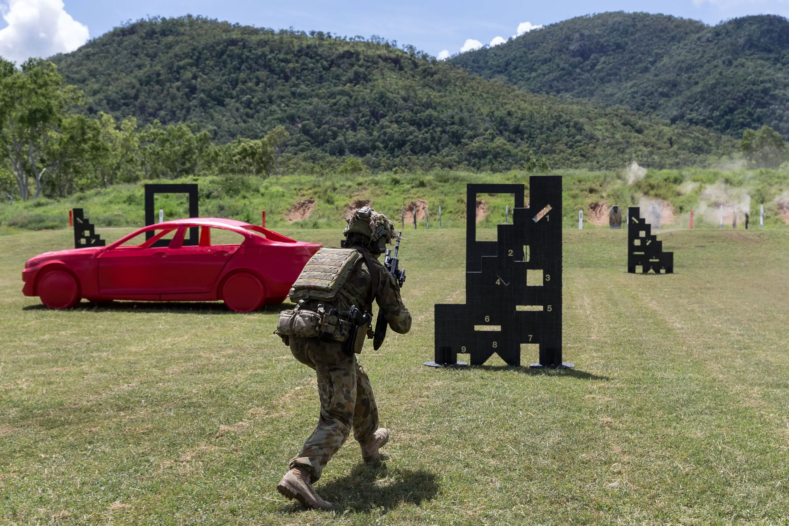 Australian Army officer Lieutenant Andrew Davis from 3rd Battalion, Royal Australian Regiment, runs forward on the combat marksmanship range at Mount Stuart military training area on 7 March 2017. *** Local Caption *** Australian Army soldiers from Townsville's 3rd Brigade are receiving advanced combat shooting skills training at Mount Stuart military training area from 6 - 10 March 2017. The training, conducted by School of Infantry instructors, is using innovative teaching techniques with the latest shooting range technologies to provide the regular infantry soldiers with a near-real immersive combat environment to develop combat shooting skills. After the five-day course, the 3rd Brigade soldiers will continue to impart their knowledge to their sections before deploying to Iraq later this year.