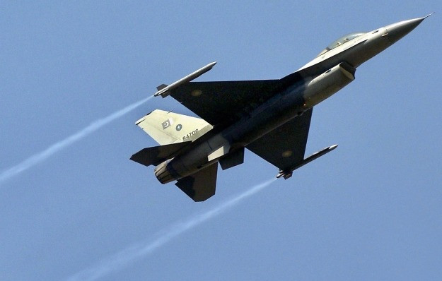 F-16 jet