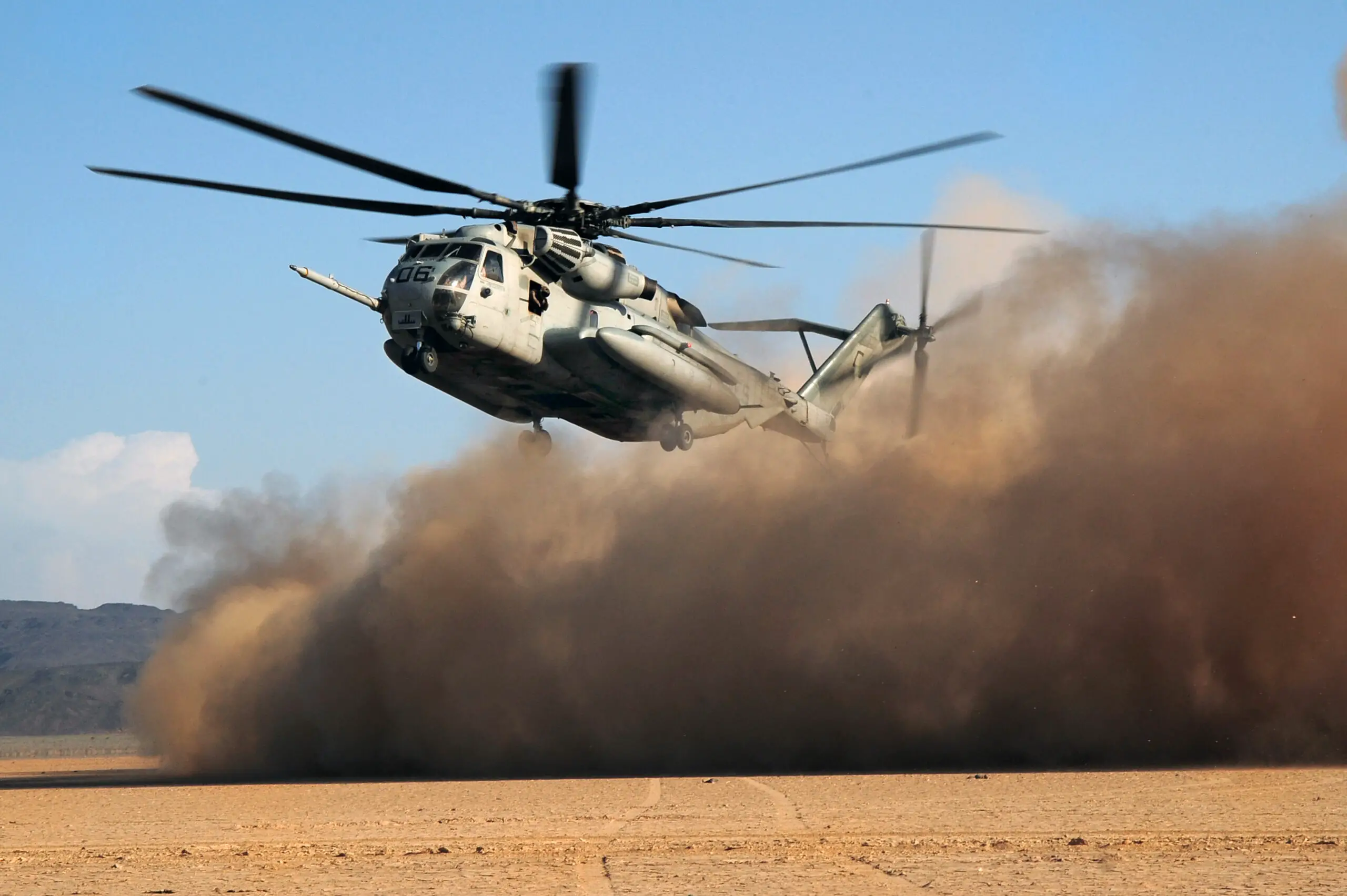 A US Marine CH-53E Super Stallion