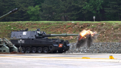 The South Korean K9 Thunder conducting test firing at a testing facility in South Korea.