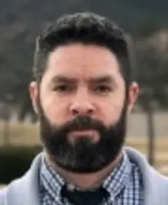 Headshot Ryan Burke